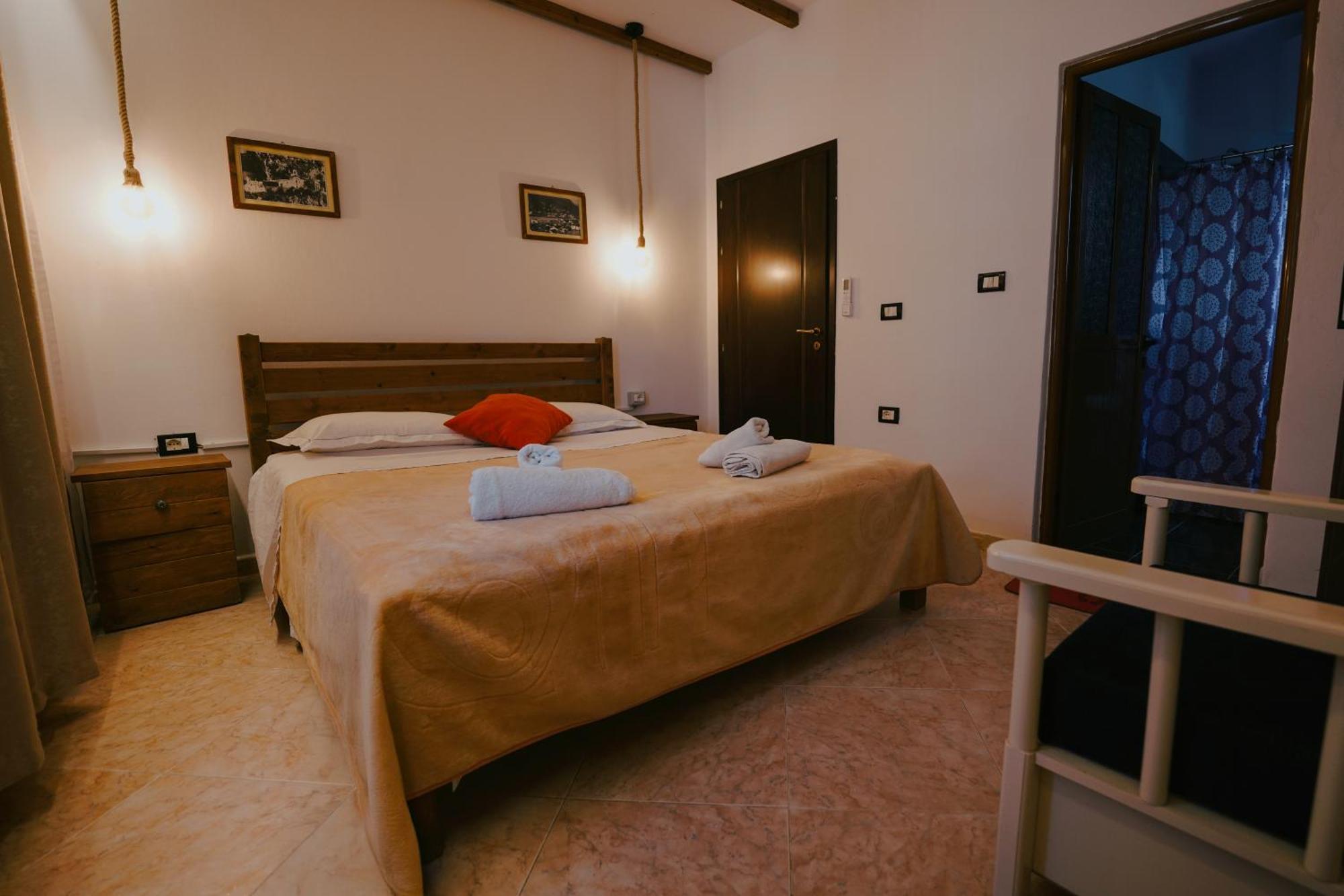 Maya Hostel Berat Exterior foto